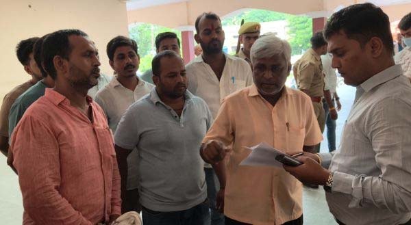सैदपुर : महिला सुरक्षा की बात कह मुहल्लेवासियों ने ओपन जिम निर्माण का किया विरोध, तहसील में प्रभारी ईओ को सौंपा पत्रक