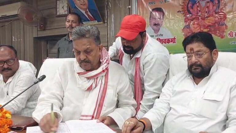 “Ghazipur सांसद अफजाल अंसारी ने पीएम विश्वकर्मा योजना पर जताया तीखा तंज, कहा- बढ़ई का बेटा भी मिसाइल बना सकता है”