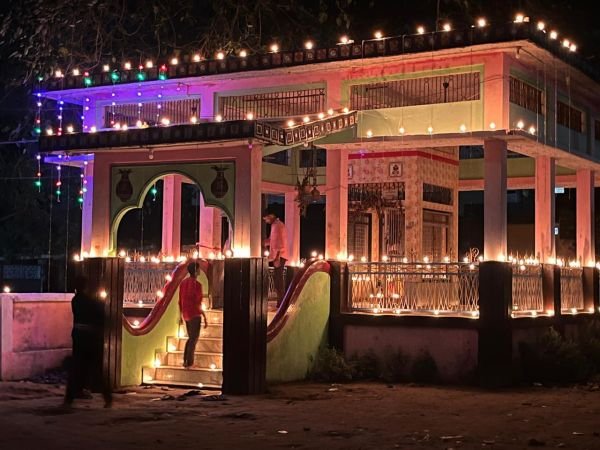 देव दीपावली पर जगमगाया ब्रम्हबाबा प्रांगण