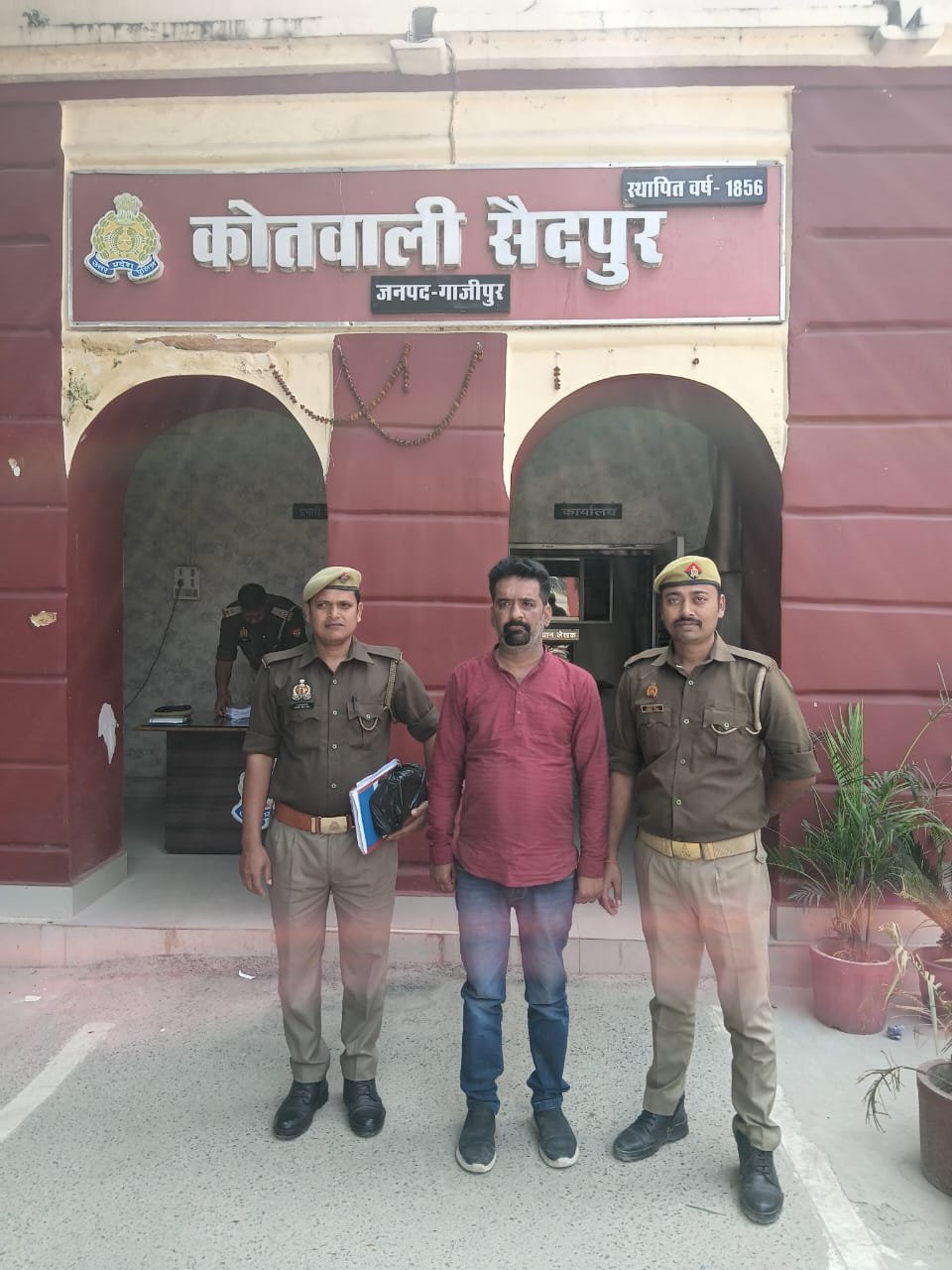 नौकरी दिलाने के नाम पर ठगी करने वाले शातिर अंतर्जनपदीय ठग गिरफ्तार 