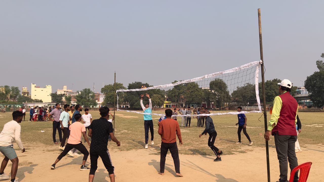  टाउन नेशनलइण्टर कॉलेज के मैदान पर यूपी ग्रामीण खेल ने किया विधानसभा स्तरीय विधायक/सांसद खेल प्रतियोगिता का आयोजन किया 