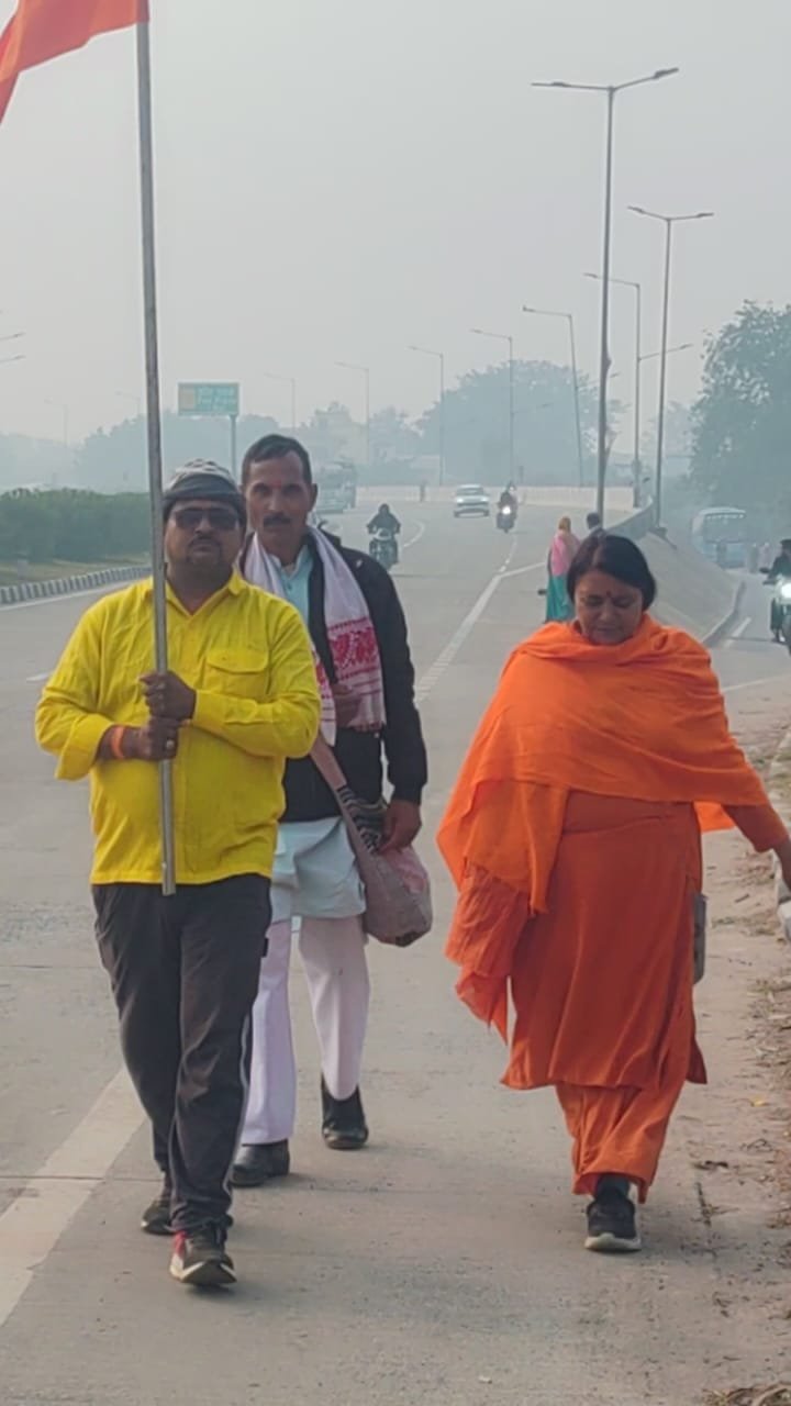  सनातनियों को जगाने का उद्देश्य लेकर बारह ज्योतिर्लिंगों की एकल पदयात्रा करते जनपद पहुचीं साध्वी सुमनपुरी जी