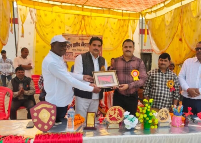 बेसिक शिक्षा विभाग के दिशा-निर्देशानुसार संकुल स्तरीय बाल क्रीड़ा प्रतियोगिता में छात्र-छात्राओं ने  किया प्रतिभा का प्रदर्शन