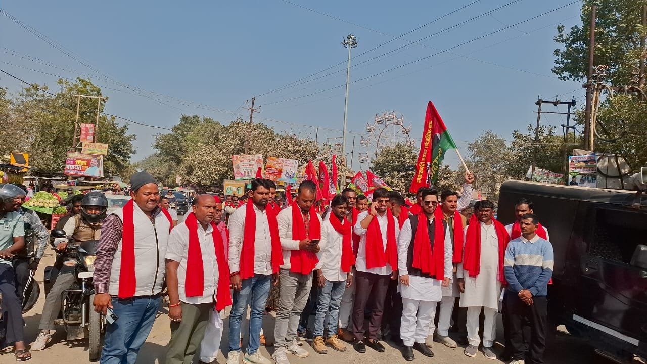  व्याप्त भ्रष्टाचार  के विरोध में सपा विधायक अंकित भारती के नेतृत्व में स्थानीय नागरिकों सहित क्षेत्रवासियों ने रोषपूर्ण मार्च निकाला