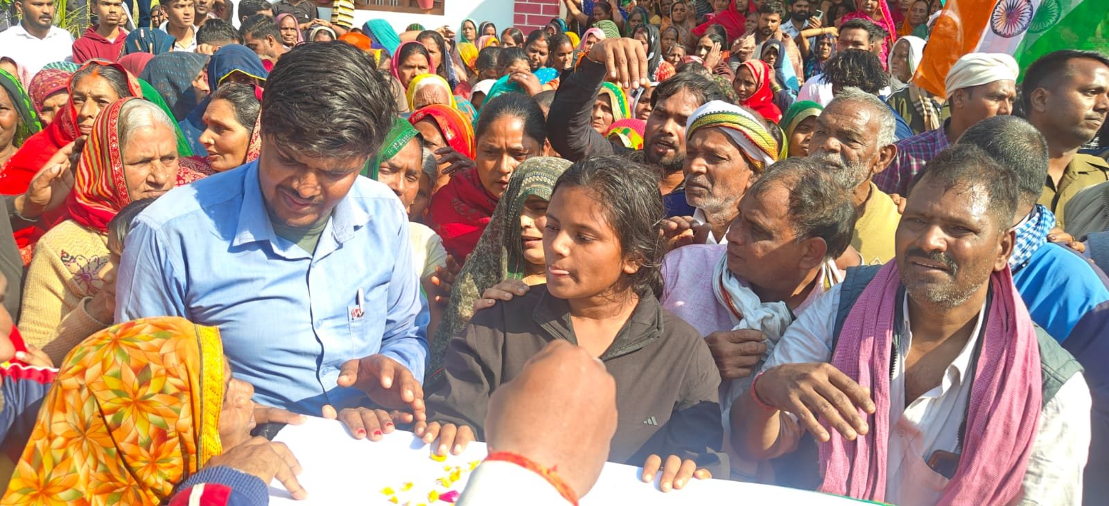 फौजी का शव पहुंचते मचा कोहराम,जयकारों से गूंज उठा क्षेत्र 
