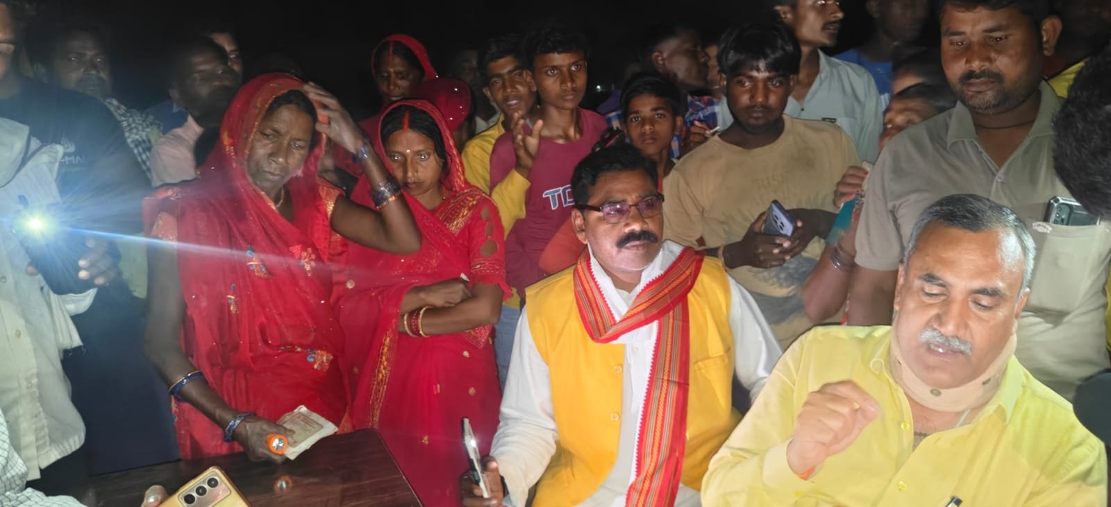 चार महीना से नहीं मिला राशन, सप्लाई इंस्पेक्टर ने मारा छापा