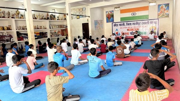 अंतरराष्ट्रीय योग दिवस पर गौतम स्पोर्ट्स एकेडमी में विशेष शिविर, 115 खिलाड़ियों ने किया योगाभ्यास