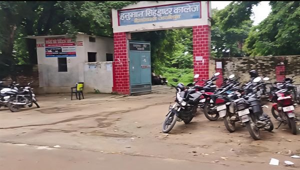 UP TET 2026: देवकली में ई-केवाईसी जांच के दौरान पकड़ा गया फर्जी 'मुन्ना भाई', मुकदमा दर्ज